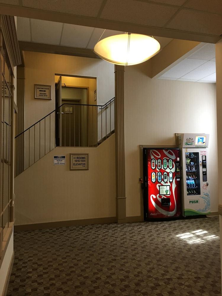Days Inn & Suites By Wyndham Sault Ste. Marie On Bagian luar foto