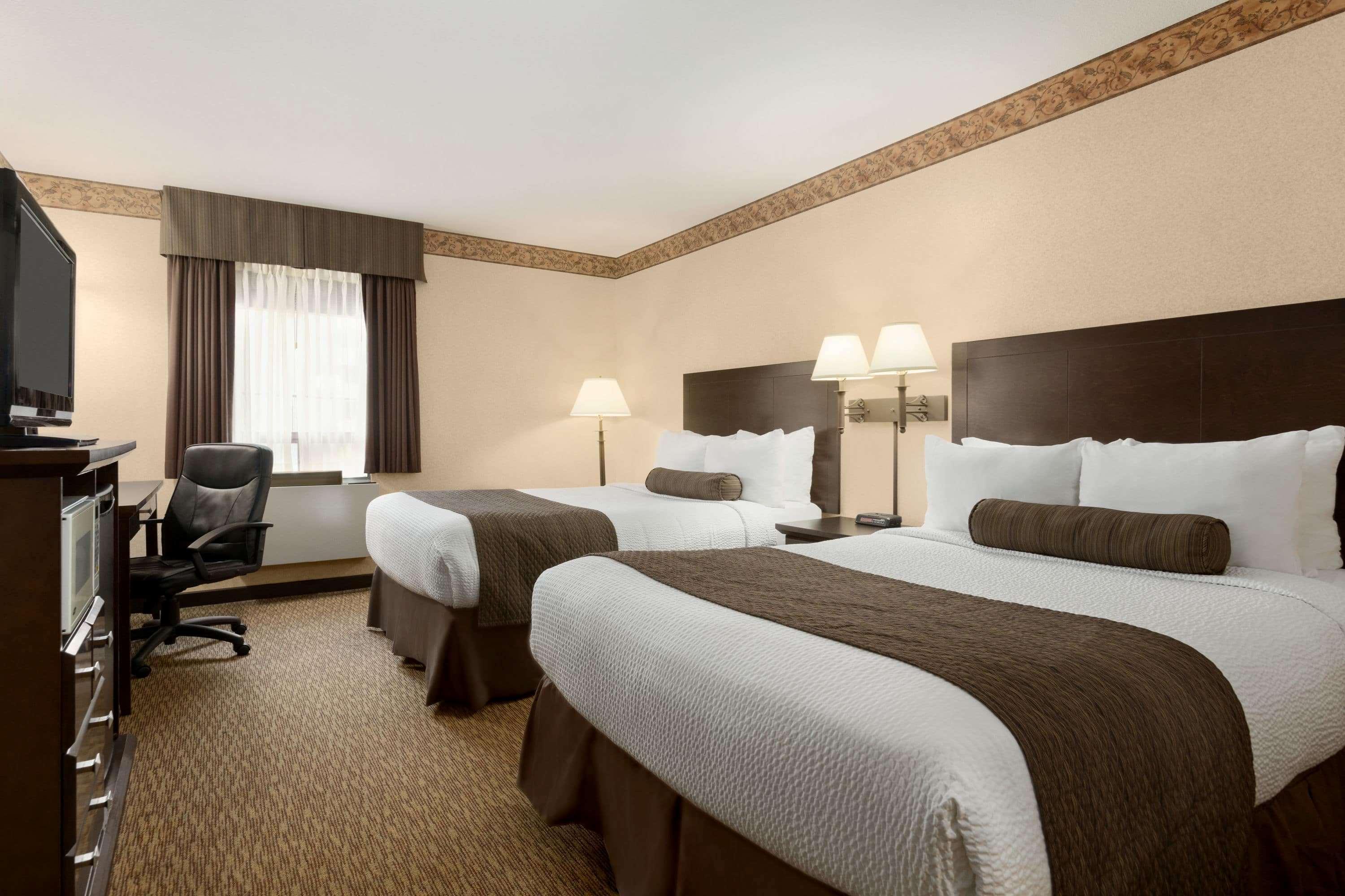 Days Inn & Suites By Wyndham Sault Ste. Marie On Bagian luar foto