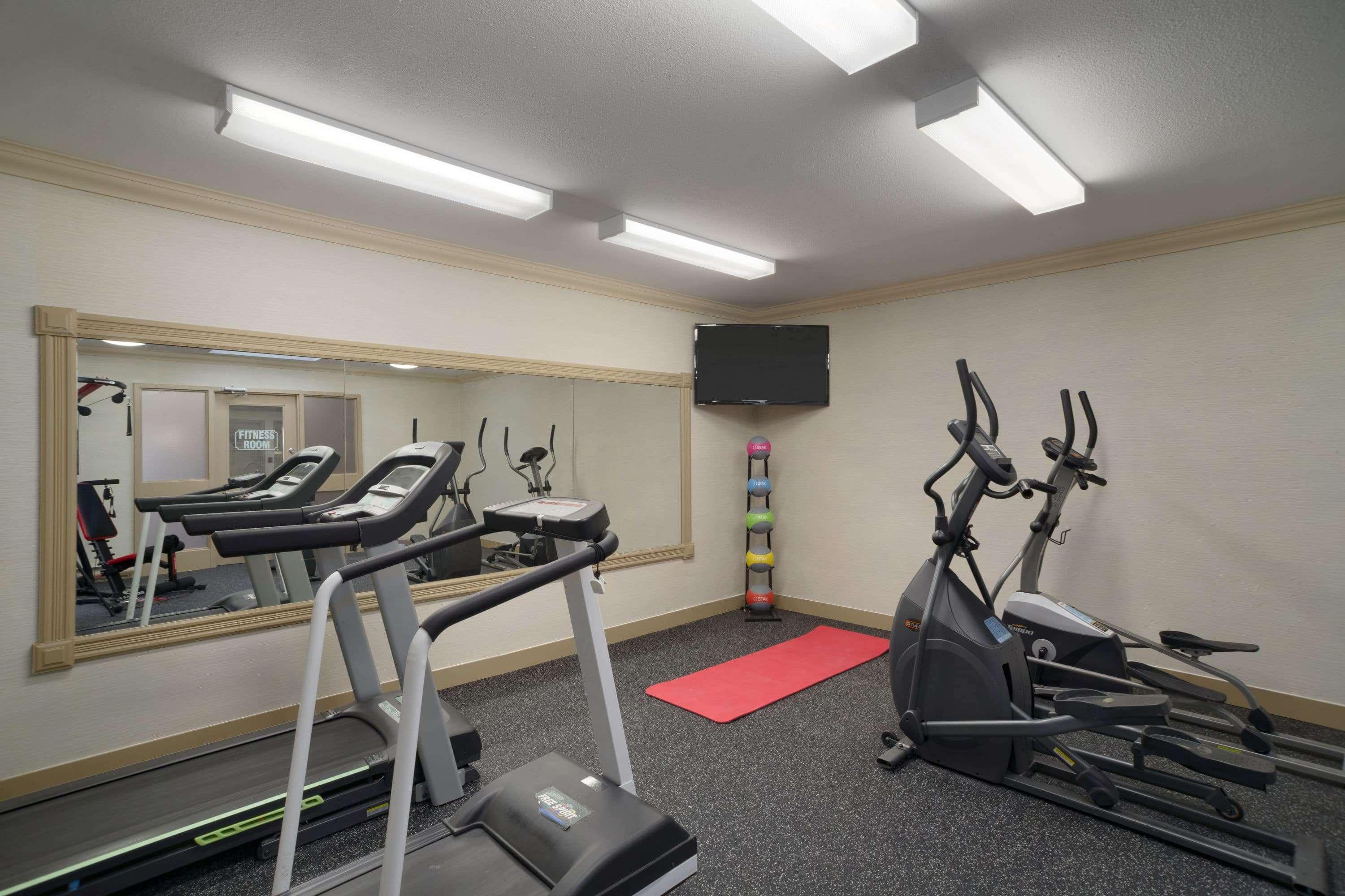 Days Inn & Suites By Wyndham Sault Ste. Marie On Bagian luar foto