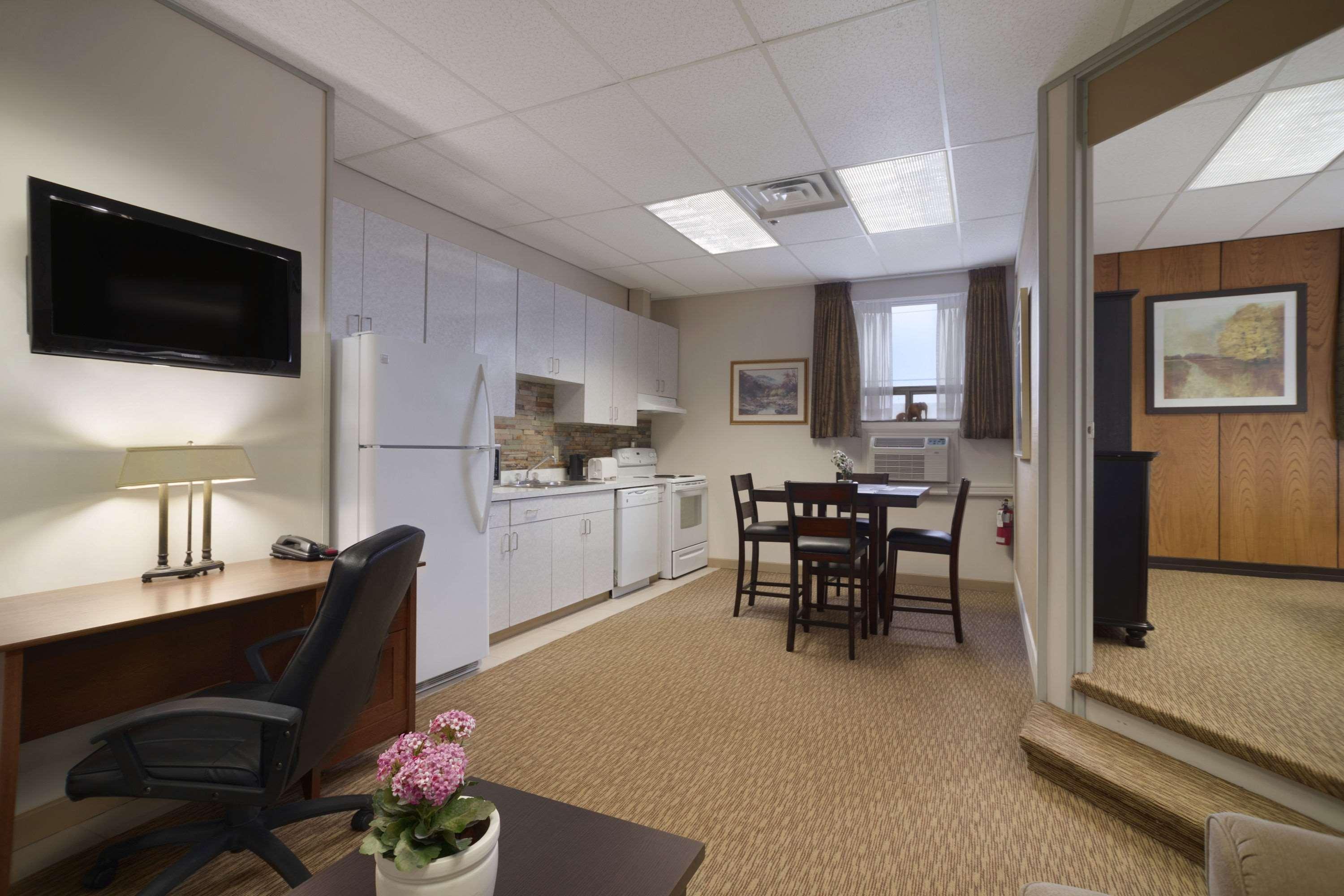 Days Inn & Suites By Wyndham Sault Ste. Marie On Bagian luar foto