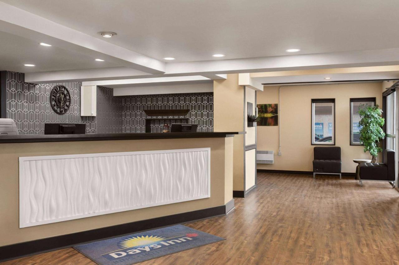 Days Inn & Suites By Wyndham Sault Ste. Marie On Bagian luar foto