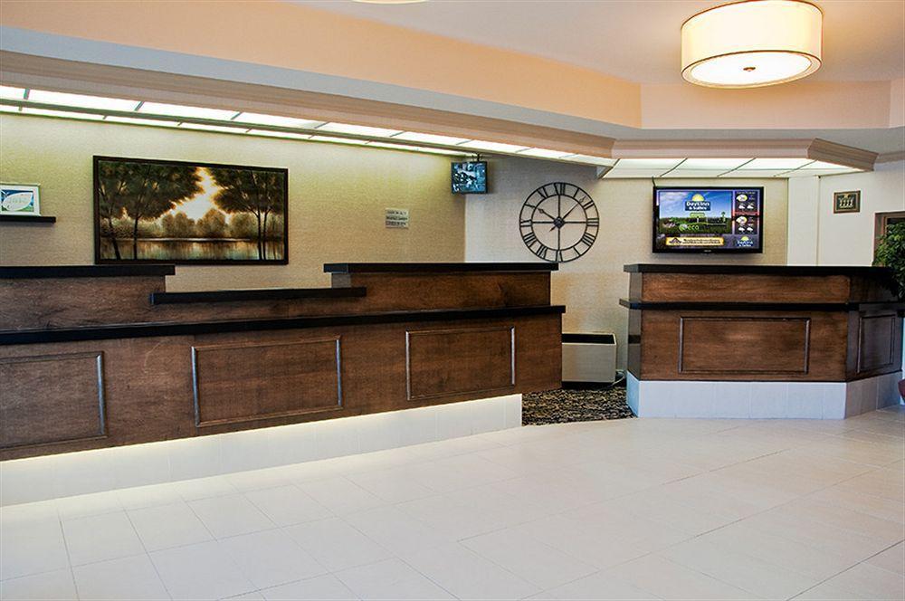 Days Inn & Suites By Wyndham Sault Ste. Marie On Bagian luar foto