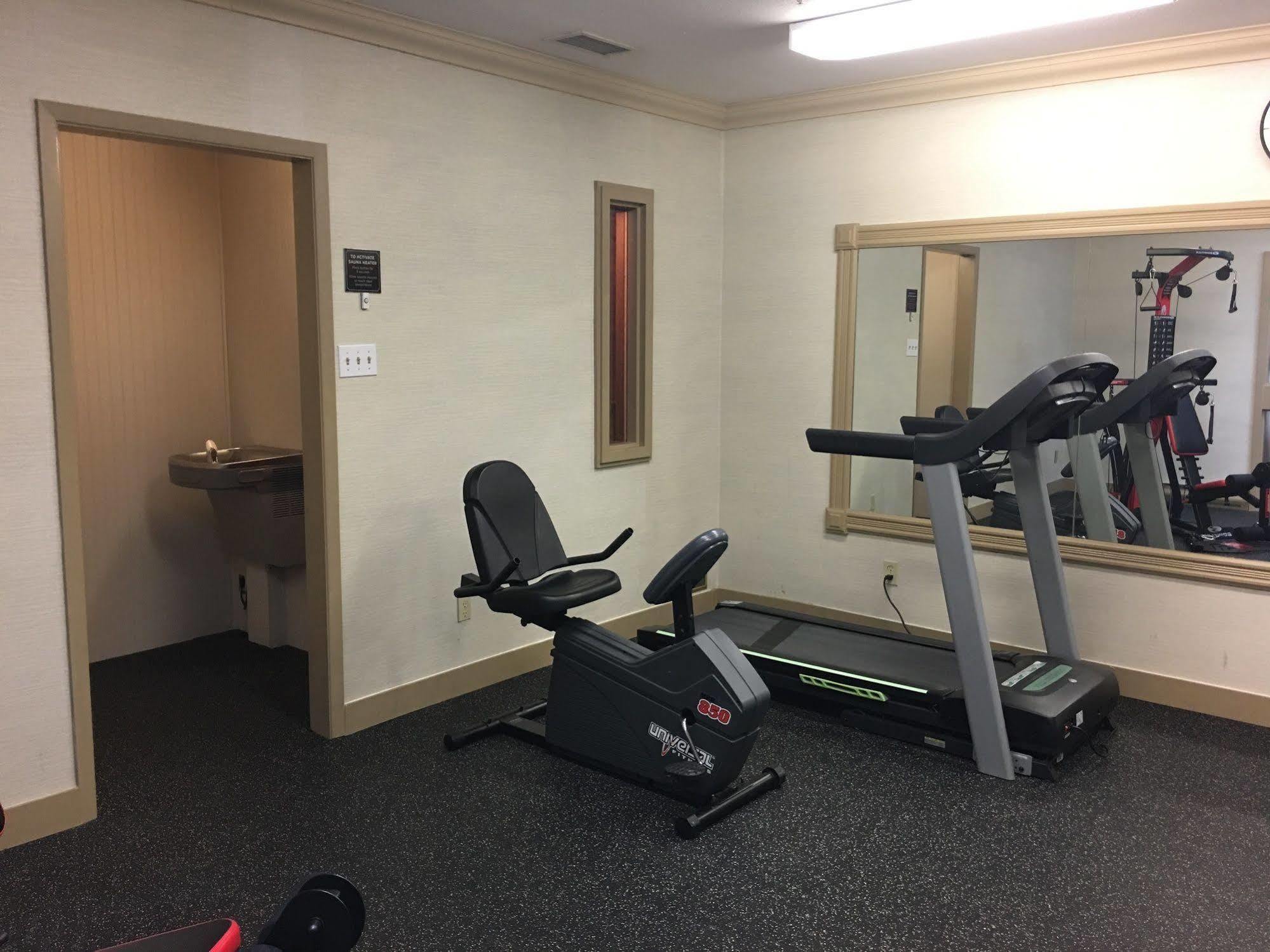 Days Inn & Suites By Wyndham Sault Ste. Marie On Bagian luar foto