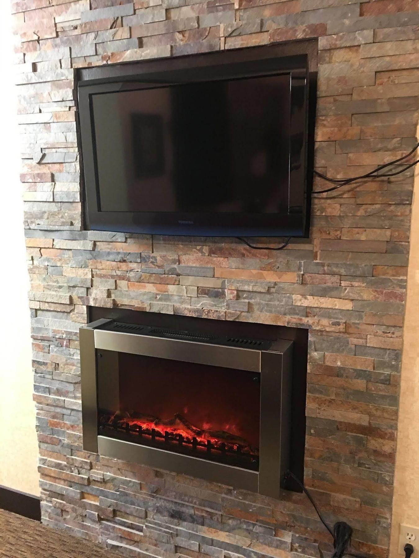 Days Inn & Suites By Wyndham Sault Ste. Marie On Bagian luar foto